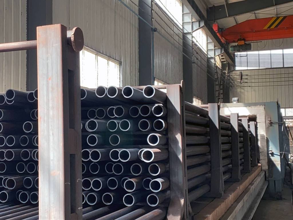 Forno de recozimento para tratamento térmico de tubos de aço na HEVO STEEL LLC