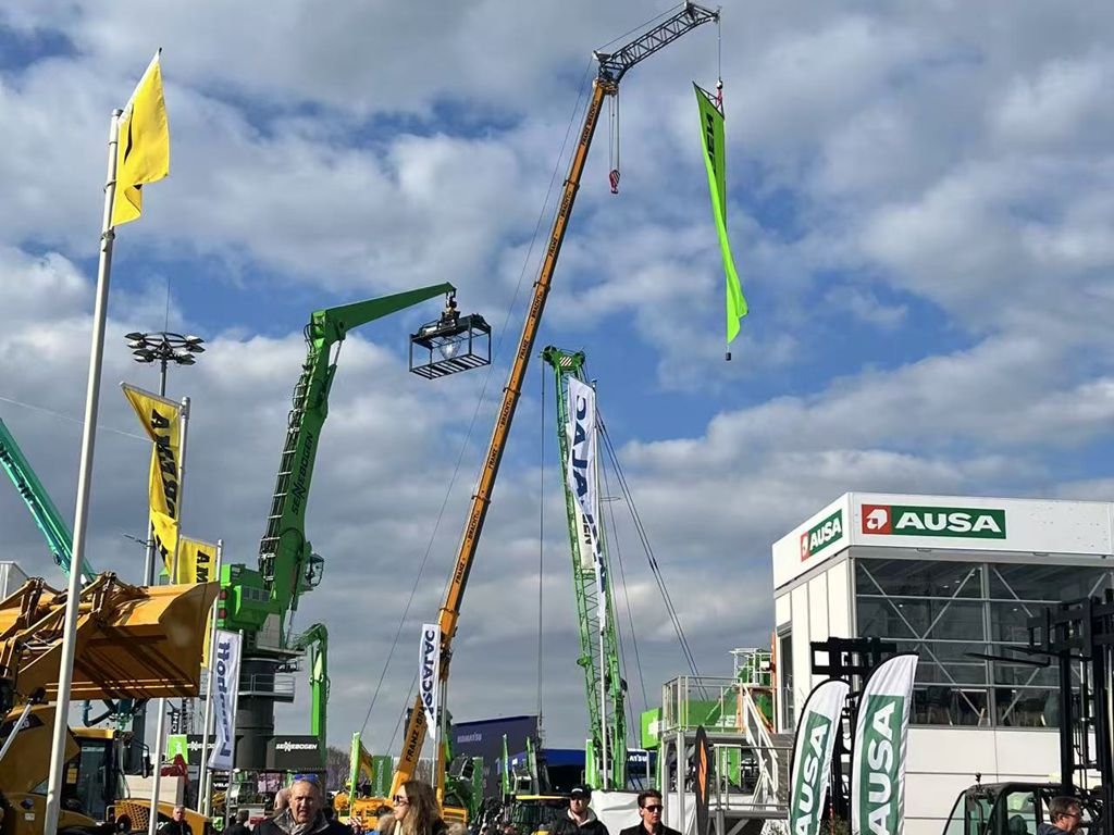 Caminhão de bomba de concreto equipado com tubos de aço de precisão da HEVO STEEL