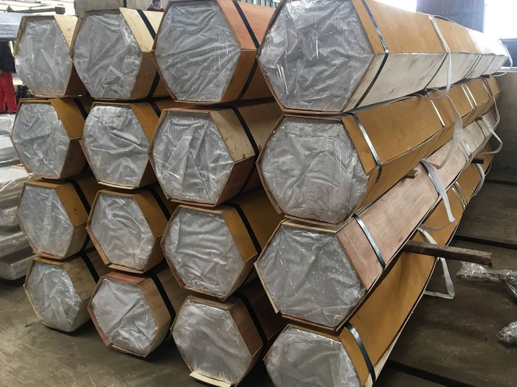 Embalagem de compensado para tubos de aço sem costura na HEVO STEEL