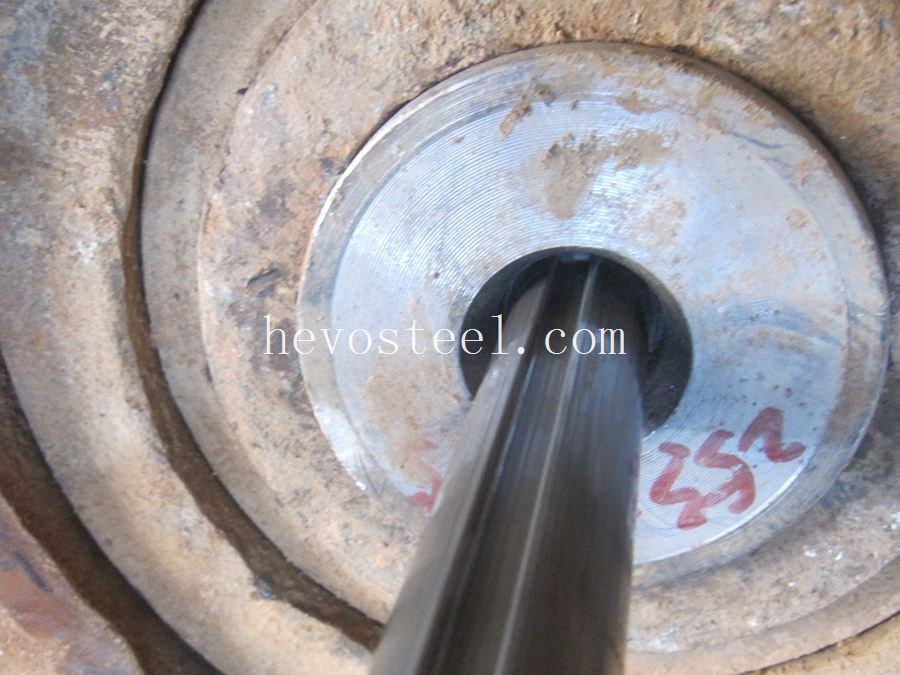 Eixo sólido com rasgo de chaveta, trefilado a frio, para mecanismos de portas de garagem by HEVO STEEL