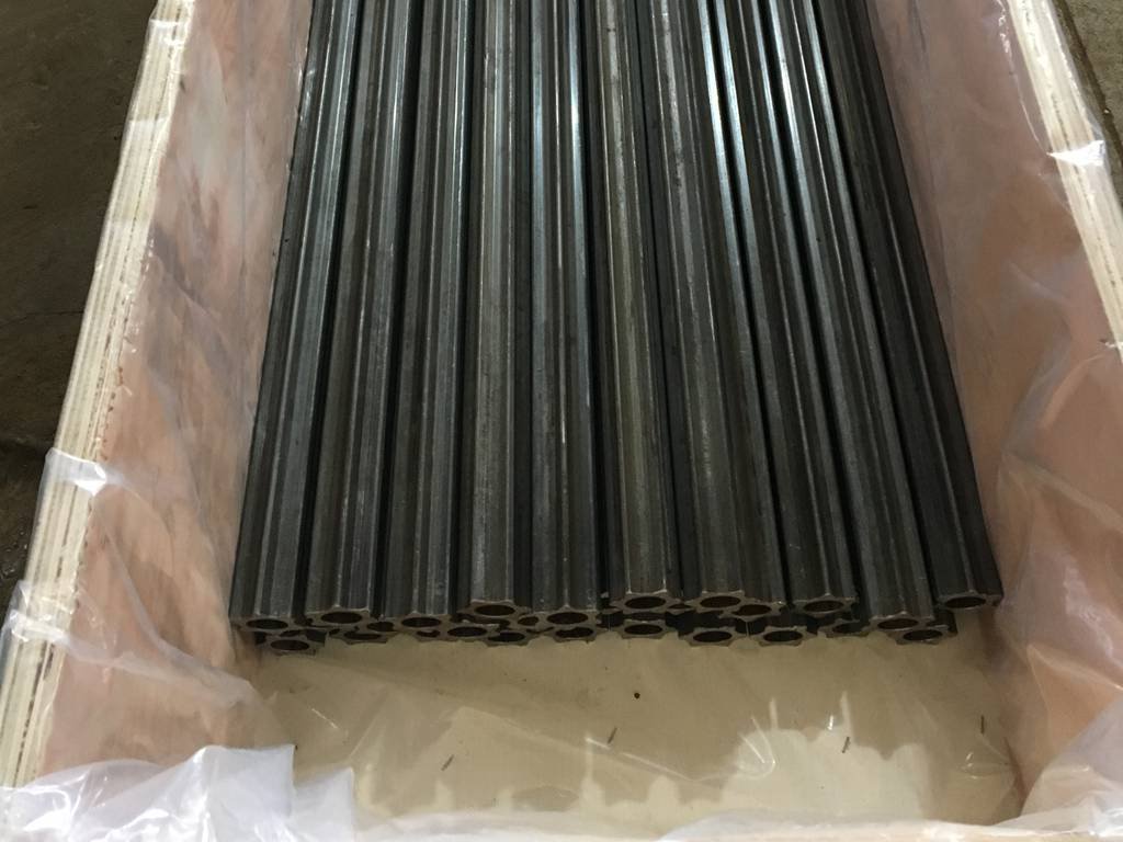 Embalagem em caixa de madeira para tubos de aço sem costura na HEVO STEEL