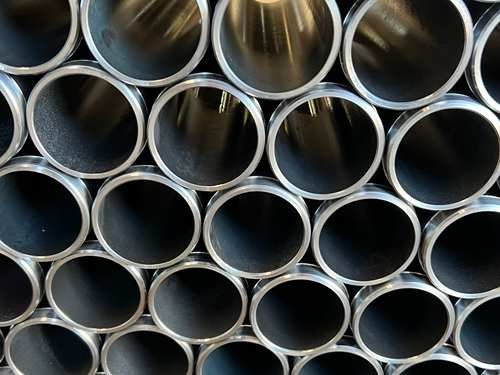 Round steel tube manufactured by Hevo, seamless and durable for construction or industrial use.